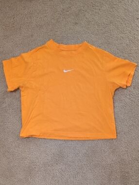 Nike Women's Loose Fit Crop Top
